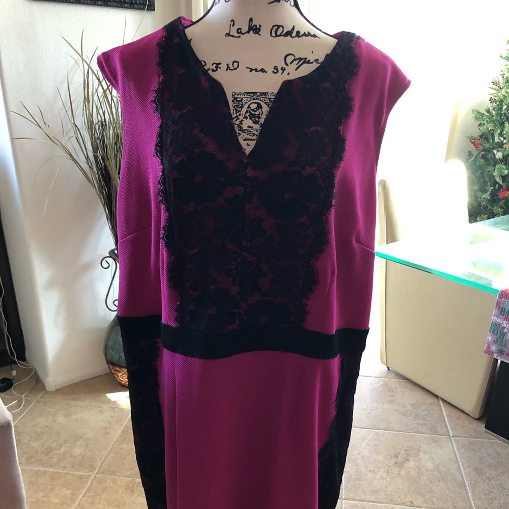 Gabby Skye Fuchsia lace dress size 20